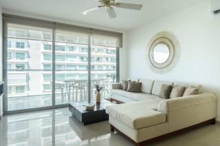 Impeccable 2BR with Charming Balcony in Sunset Beach - Cartagena - 0