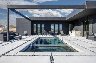 Luxe Modern Escape w Pool Hot Tub Firepit Desert View Lassen by AvantStay - Joshua Tree - 0