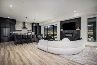 Luxe Modern Escape w Pool Hot Tub Firepit Desert View Lassen by AvantStay - Joshua Tree - 9