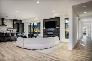 Luxe Modern Escape w Pool Hot Tub Firepit Desert View Lassen by AvantStay - Joshua Tree - 2