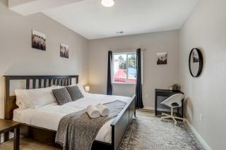 Parkside Ridge Cozy Escape w Hot Tub & Views - 9