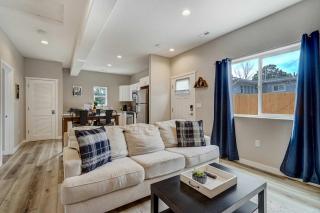 Parkside Ridge Cozy Escape w Hot Tub & Views - 3