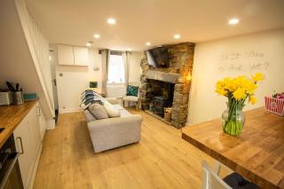 Pauls Place - Brynsiencyn - 1
