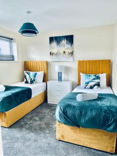 Spacious 3BR Home in Colchester, with Private Parking - Colchester - 1