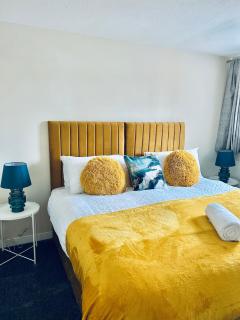 Spacious 3BR Home in Colchester, with Private Parking - 5