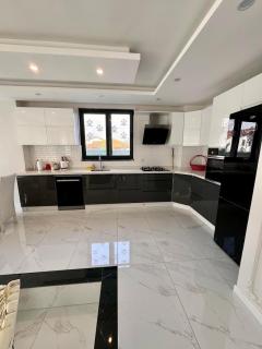 Very Stylish Villa with Heated Pool on Baghdad Street - Sapanca - 3