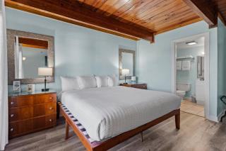 Oceanfront Inn Room #8 - Partial Ocean View - King Bed - Fort Pierce - 8