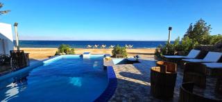 Luxurious Beachfront Villa with Private Pool & Jacuzzi in Dahab - Dahab - 9