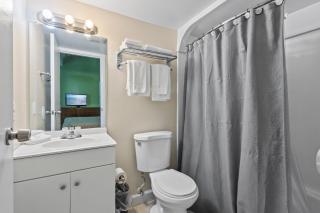 Oceanfront Inn Room #11- Standard Room - King Bed - Fort Pierce - 5