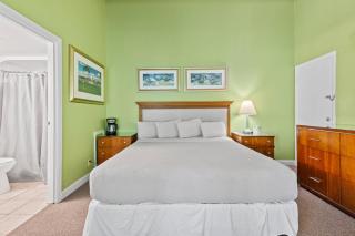Oceanfront Inn Room #11- Standard Room - King Bed - Fort Pierce - 9