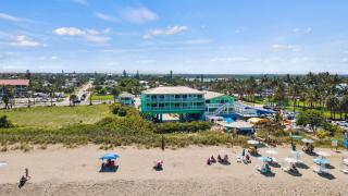 Oceanfront Inn Room #11- Standard Room - King Bed - Fort Pierce - 2