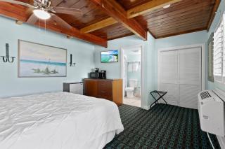 Oceanfront Inn Room #5 - Standard Room - King Bed - Fort Pierce - 9