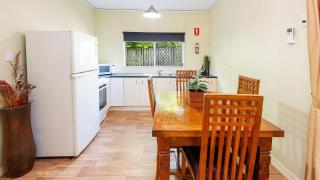Coconut Palms Deluxe Two Bedroom Apartment - Scarness - 3