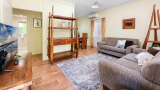 Coconut Palms Deluxe Two Bedroom Apartment - Scarness - 4
