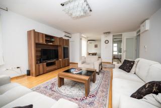 Spacious & Modern Apartment in the City Centre - Sarajevo - 3