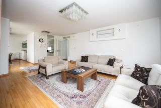 Spacious & Modern Apartment in the City Centre - Sarajevo - 2