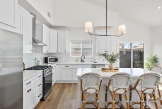 Coastal Modern 3 Bed 2 Bath, Pet Friendly - 9