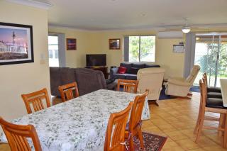 Wenlaw Cottage Rear Hat Head - Bring your own linen. - 7