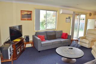 Wenlaw Cottage Rear Hat Head - Bring your own linen. - 5