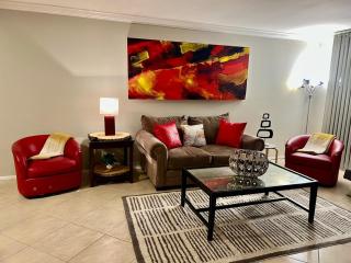 Cozy Chic City Condo - Houston - 7