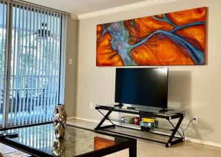 Cozy Chic City Condo - Houston - 6