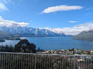 Greenstone Panorama - Family Bach - Stunning Views - Queenstown - 0