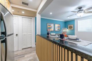 One block from beach South Beach Ocean Dr-King Bed - 3