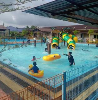 Asfa D Village - Resort - HomeStay - Family Room - Kemasik - 9