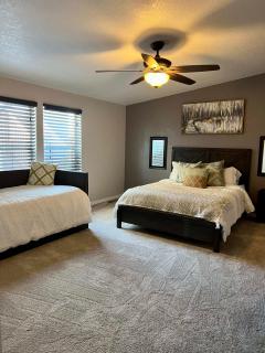 Parker Strip pool house with game room - 4