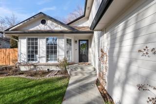 Spacious Stay Near Village-settlers Park-dining - Meridian - 4