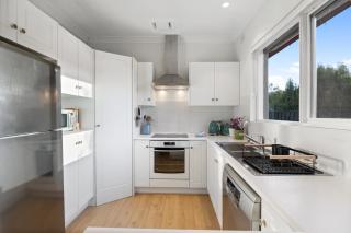 Mediterranean Muse - 3BR, Wi-Fi, Parking - 6