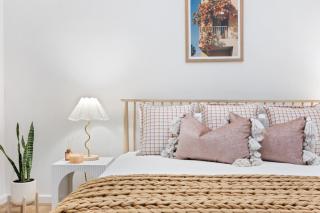 Mediterranean Muse - 3BR, Wi-Fi, Parking - 3