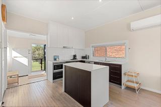 Beachhouse Currarong - Pet Friendly Beachfront - Currarong - 6