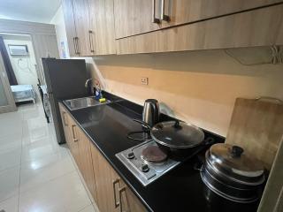 Queen and sofa bed max 4 pax WIFI &TV MOA shore 9120 - Manila - 2