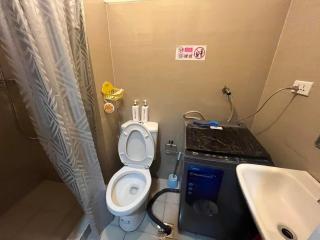 Queen and sofa bed max 4 pax WIFI &TV MOA shore 9120 - Manila - 1