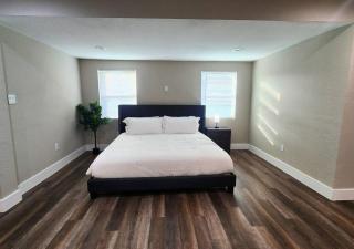 Spacious 3br Home Office - Houston - 7