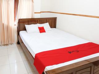 RedDoorz at Dewa Breeze Inn Near Paralayang - Songgoriti - 9