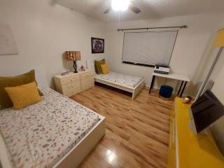 Ogun Suite-Technology Infused Stylish Home - Tampa - 6