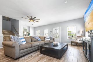 Blue Fin House- Pet Friendly & Boardwalk to the Beach - 1