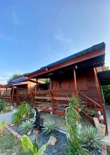 บ้านพรธรณีรีสอร์ทบ้านใหญ่ Baan Ponthoranee Resort Khao Yai - 1
