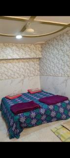 Home Stay - Colonelganj - 7