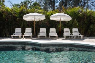 Luxury getaway steps from beach sleeps 10 - Siesta Key - 9