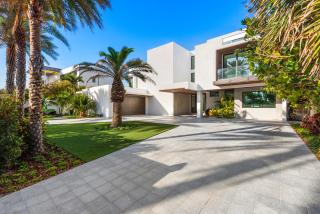 Luxury 6-Bedroom Villa stunning 3-story estate - 8