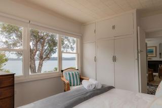 The Little Pearl - Front row at Beauty Bay - St Helens - 5