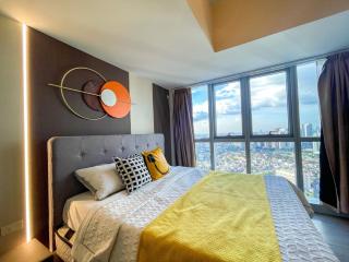 Luxury 2BR Penthouse Across Uptown BGC I Modern - 3