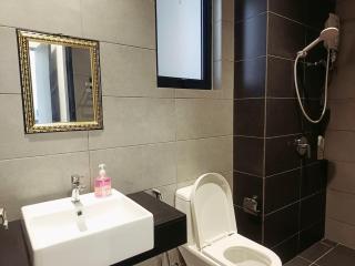 Rooftop Penang View & infinity pool suite apartment 3br 10 pax - George Town - 2