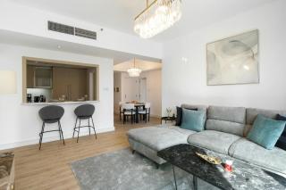 Glamorous & Cozy 2BR in Downtown with Fountain Views - 2