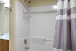 Redmond jr 1br w bbq gym nr shopping SEA-630 - 1