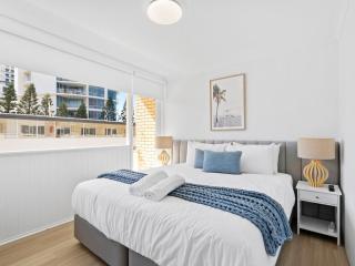 Beachfront Escape Broadbeach - 2BD, Pool, Sleeps 7 - 6