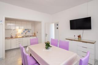 Beachfront Apartments - Jesenice - 8